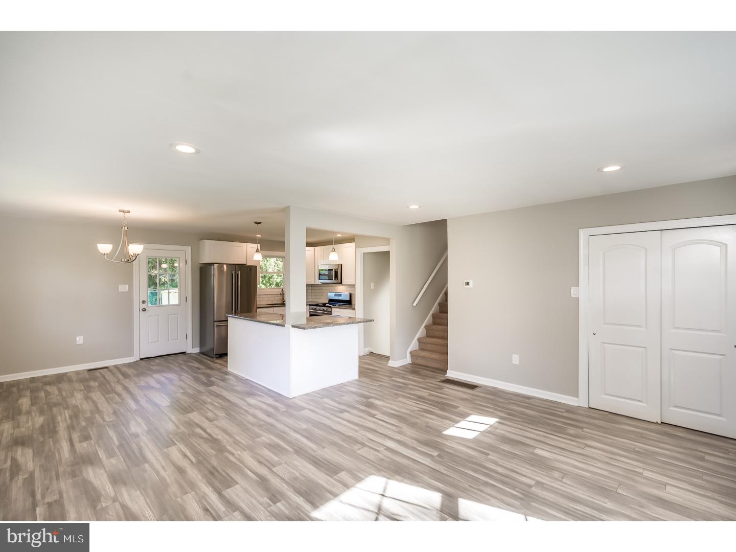 201 Penn Oak Road Flourtown, PA 19031 - Photo 5 of 22 Living Room