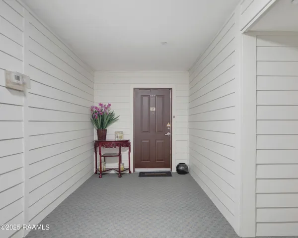 $320,000 | 1121 Camellia Boulevard, Unit 304, Lafayette, LA 70508