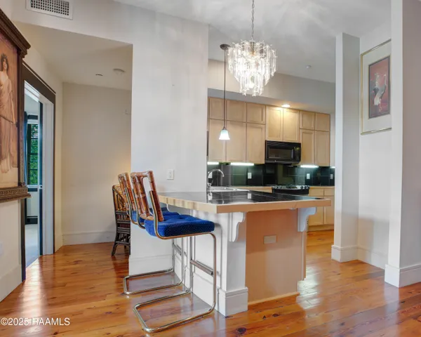 $320,000 | 1121 Camellia Boulevard, Unit 304, Lafayette, LA 70508