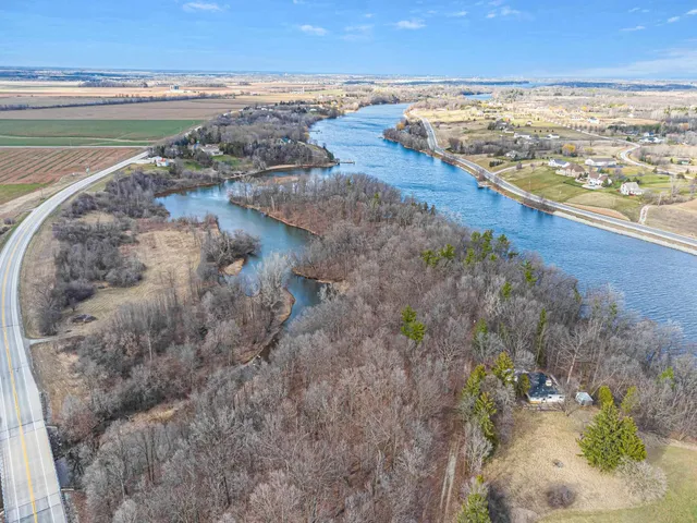 $999,900 | 3979 Lost Dauphin Road, De Pere, WI 54115