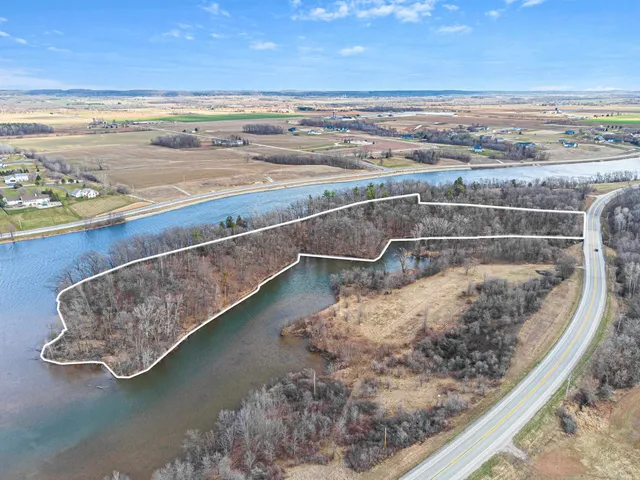 $999,900 | 3979 Lost Dauphin Road, De Pere, WI 54115