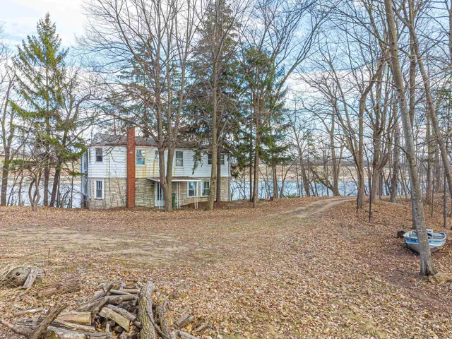 $999,900 | 3979 Lost Dauphin Road, De Pere, WI 54115