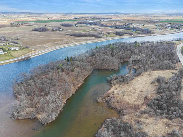 $999,900 | 3979 Lost Dauphin Road, De Pere, WI 54115