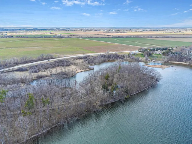 $999,900 | 3979 Lost Dauphin Road, De Pere, WI 54115