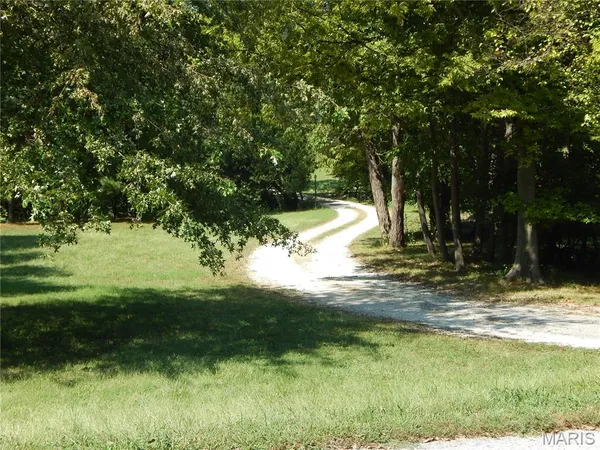 $319,000 | 1475 Uthoff Drive, Fenton, MO 63026