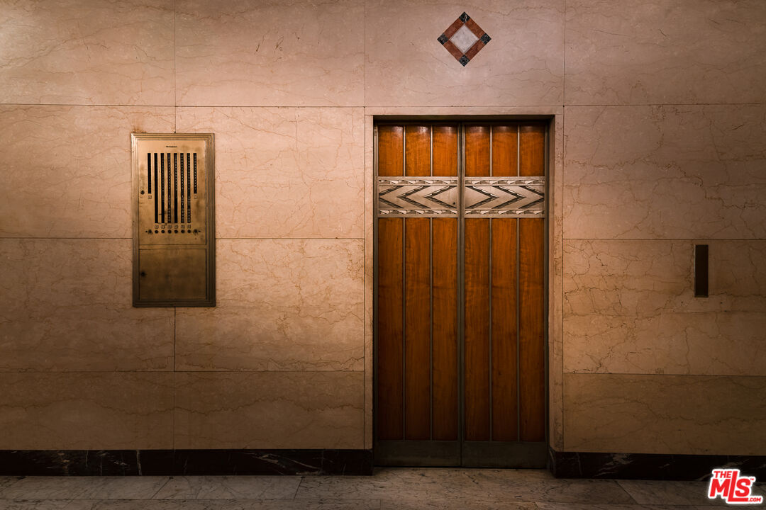 460 South Spring Street, Unit 1015 Los Angeles, CA 90013 - Photo 34 of 50 a view of a door