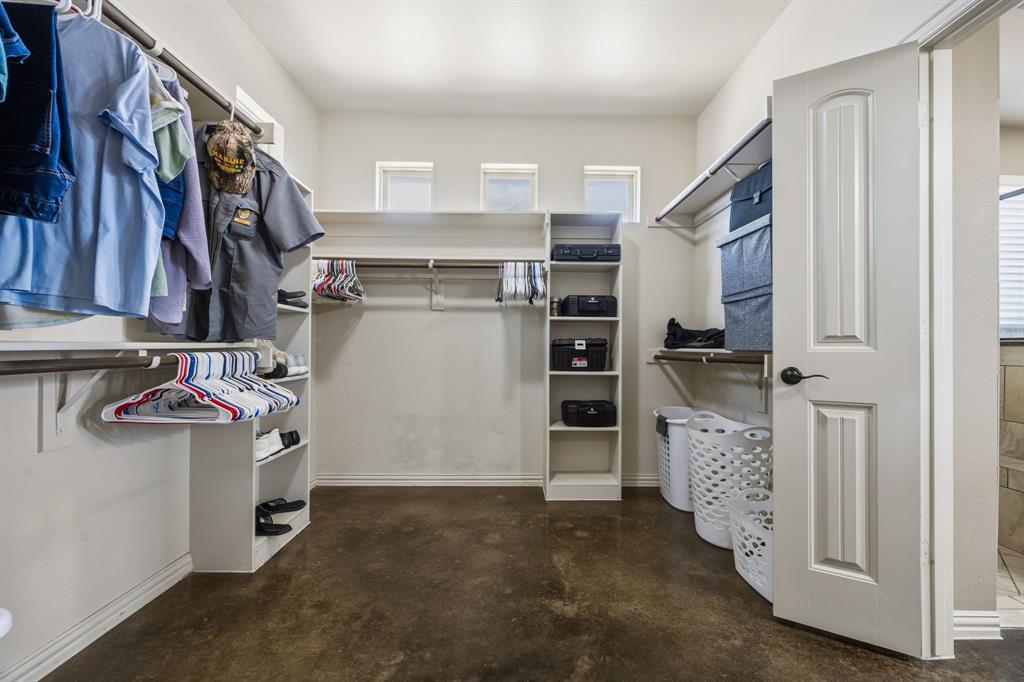 6621 Singleton Road Midlothian, TX 76065 - Photo 20 of 32 Huge walk-in closet in primary.