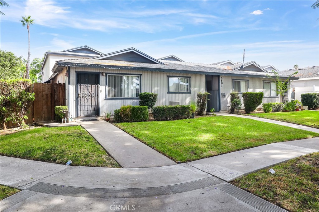 2601 Andover Avenue Fullerton, CA 92831 - Photo 3 of 14 front view of a house and a yard