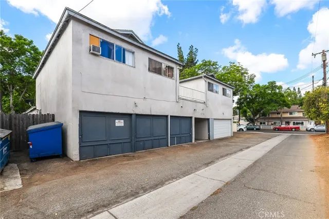a house view with a outdoor space