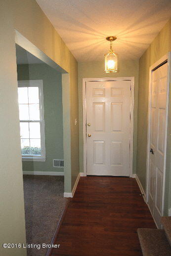 10108 St Rene Road Jeffersontown, KY 40299 - Photo 6 of 35 025 Entry Foyer