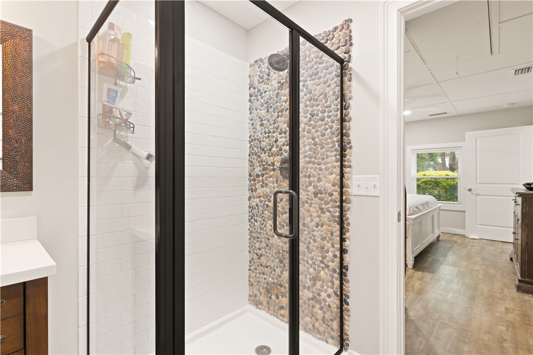 101 Broadway Street St. Simons Island, GA 31522 - Photo 14 of 27 Master bath