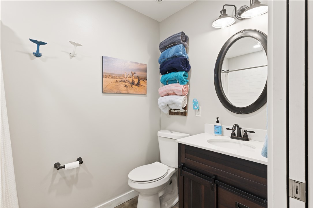 101 Broadway Street St. Simons Island, GA 31522 - Photo 17 of 27 Guest bath