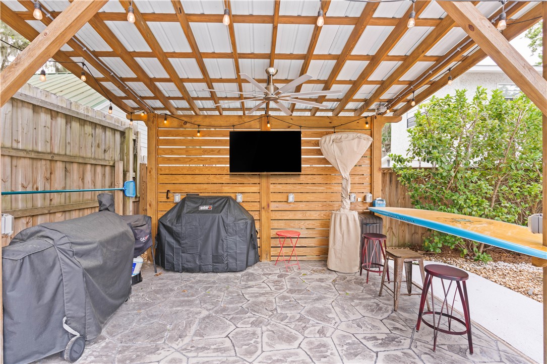 101 Broadway Street St. Simons Island, GA 31522 - Photo 23 of 27 Great area for entertaining!