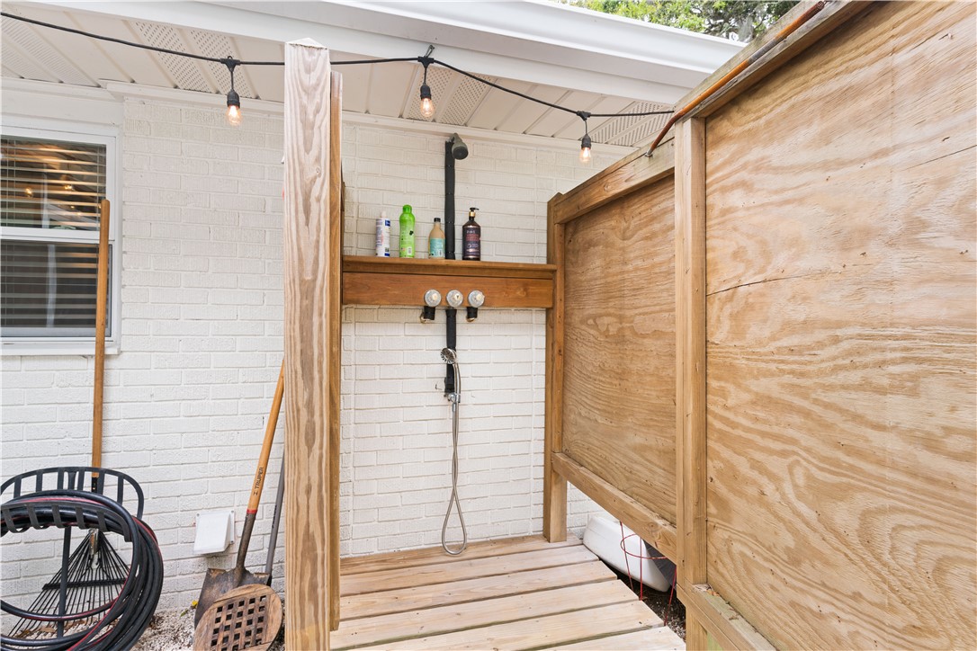 101 Broadway Street St. Simons Island, GA 31522 - Photo 24 of 27 Wonderful outside shower after a day at the beach!