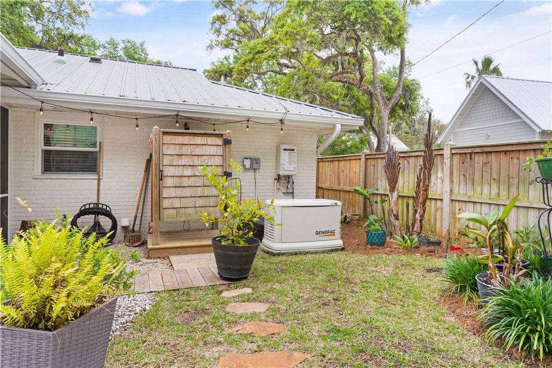101 Broadway Street St. Simons Island, GA 31522 - Photo 25 of 27 Outdoor shower and GENRAC