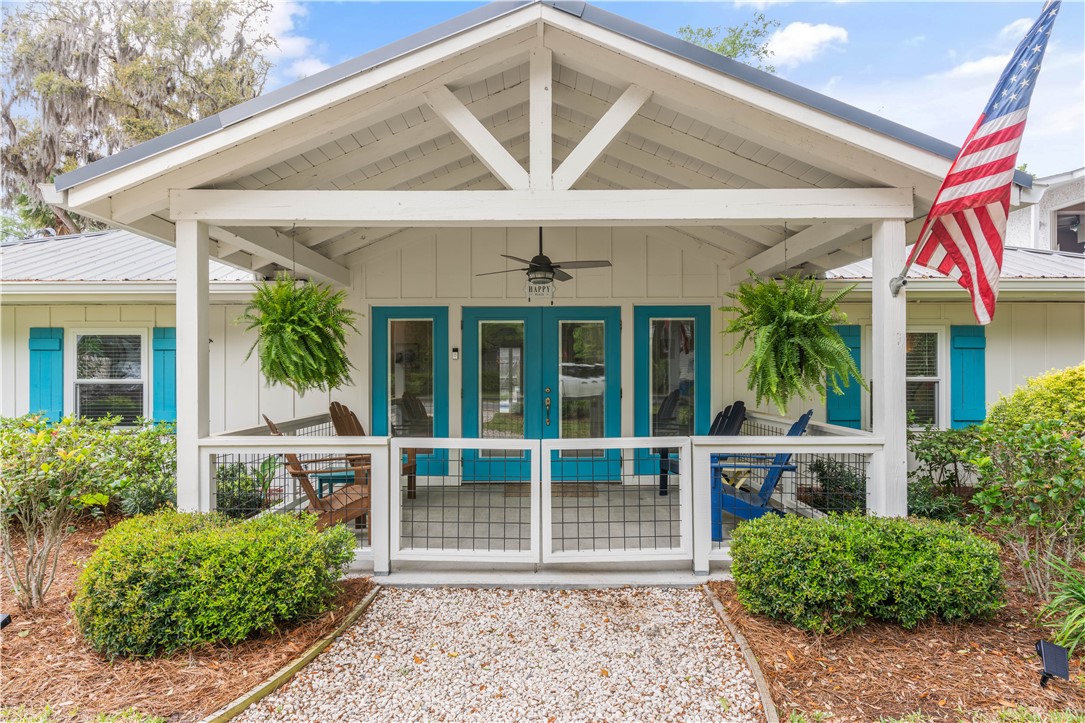 101 Broadway Street St. Simons Island, GA 31522 - Photo 3 of 27 Porch with gate to keep the little ones safe