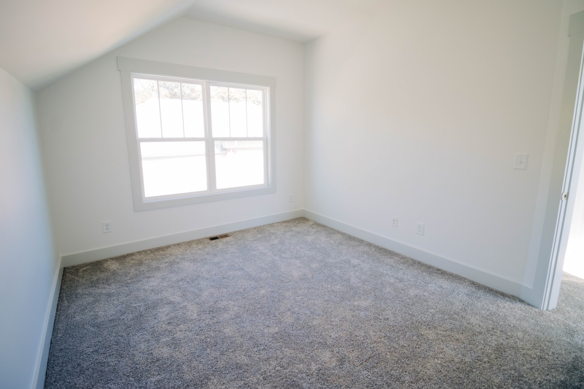 109 North Shephard Street Winchester, TN 37398 - Photo 23 of 25 an empty room with a window