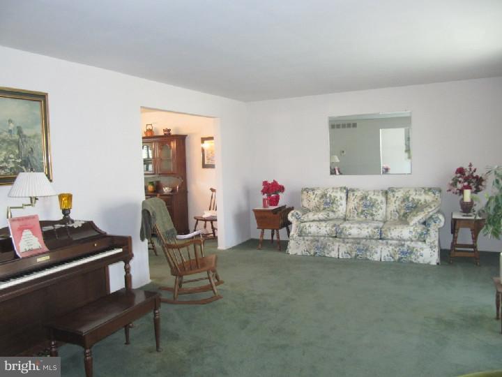 7 Evans Road Marlton, NJ 08053 - Photo 4 of 12 Gallery Image 4