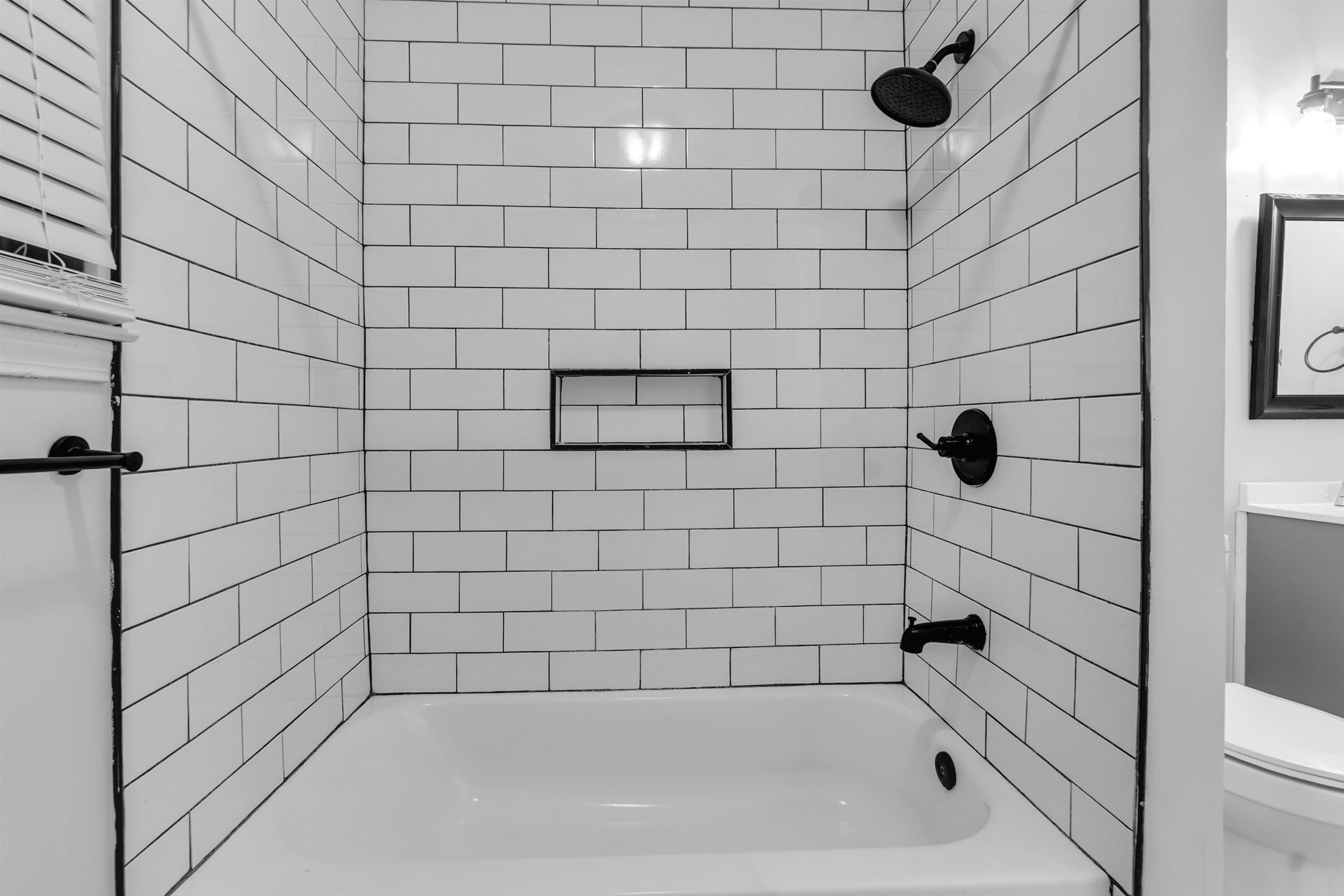 1532 Silver Street Memphis, TN 38106 - Photo 14 of 14 a bathroom with a bathtub