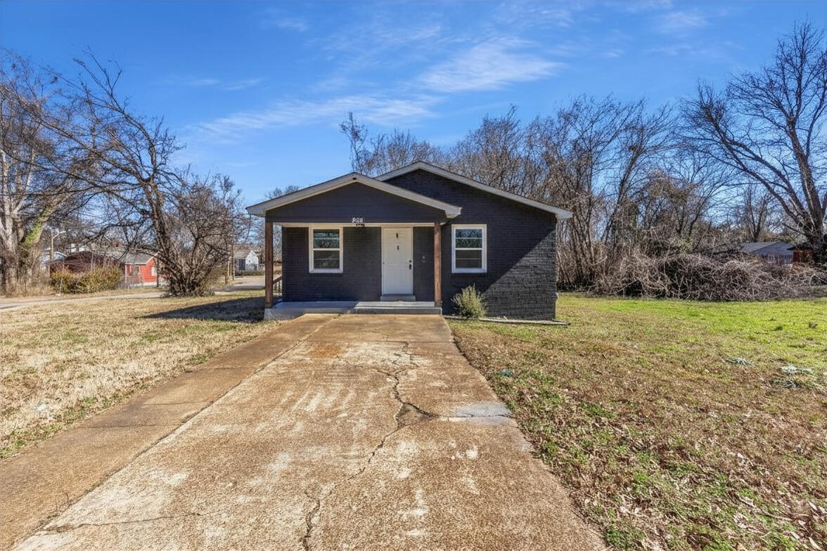 1532 Silver Street Memphis, TN 38106 - Photo 3 of 14 a front view of a house with a yard