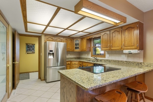 728 Schoolgate Road New Lenox, IL 60451 - Photo 6 of 24 a kitchen with stainless steel appliances granite countertop a sink window and refrigerator