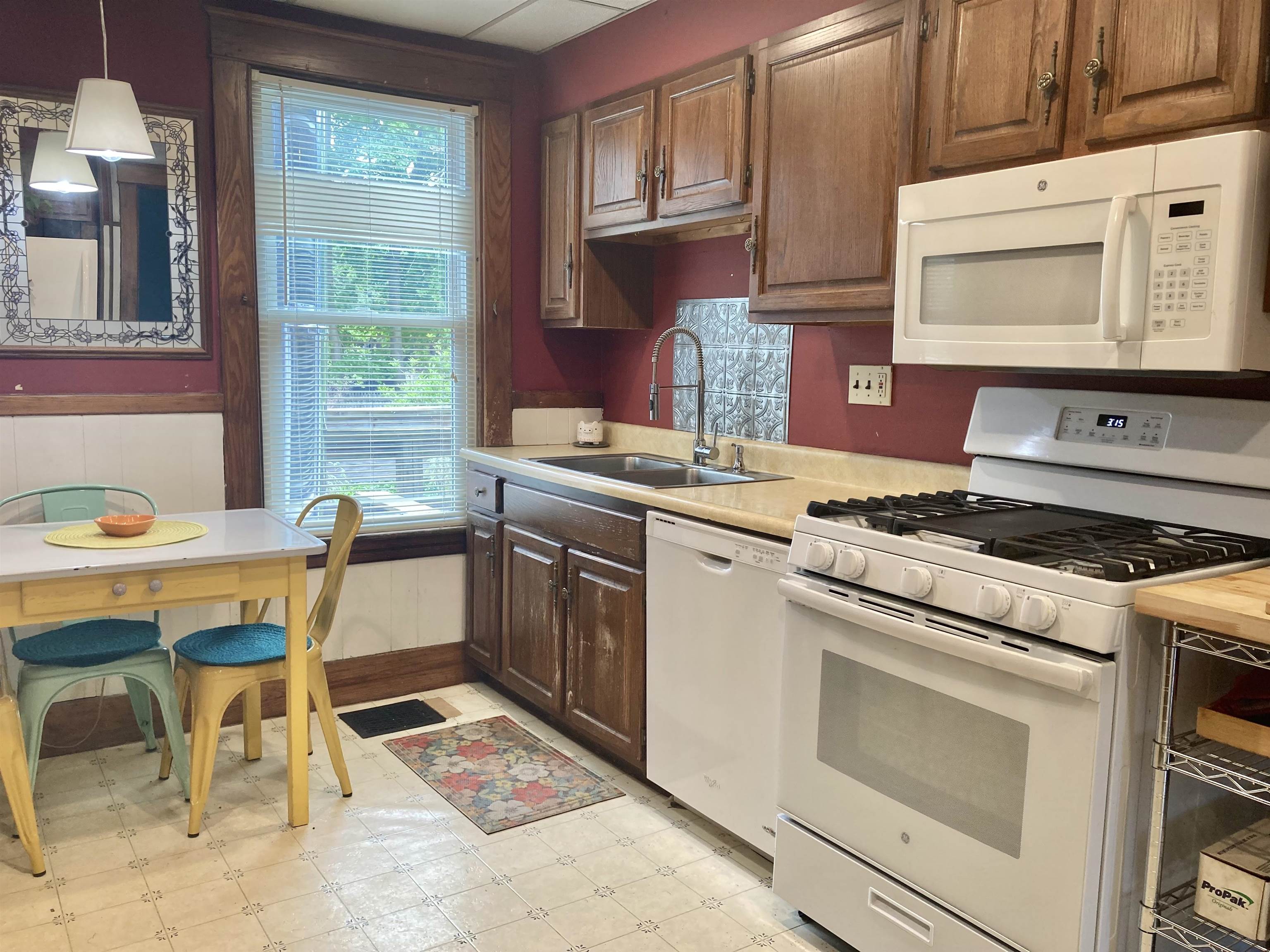 85 Davis Street Rutland, VT 05701 - Photo 9 of 27