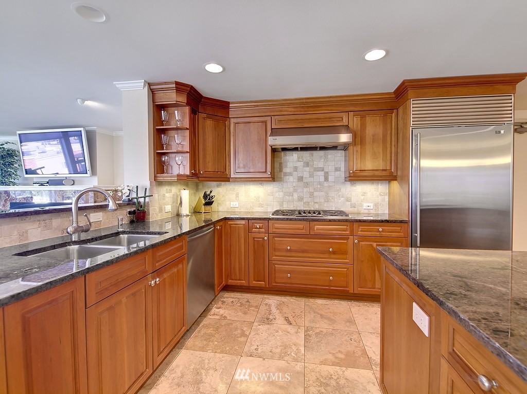 522 Alder Street, Unit 202 Edmonds, WA 98020 - Photo 6 of 15