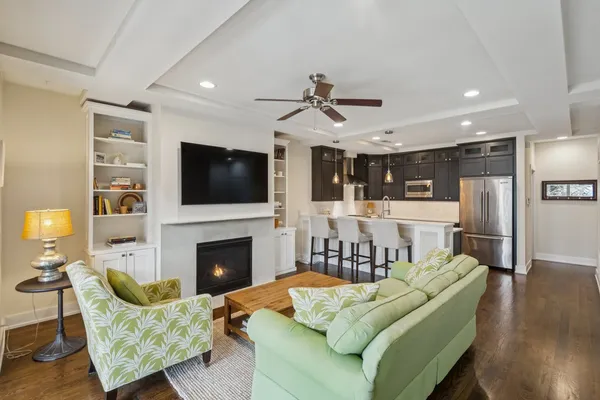 $615,000 | 1011 North Wolcott Avenue, Unit 2N, Chicago, IL 60622