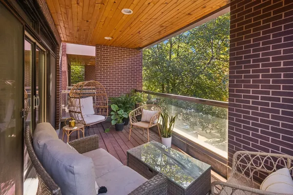 $615,000 | 1011 North Wolcott Avenue, Unit 2N, Chicago, IL 60622