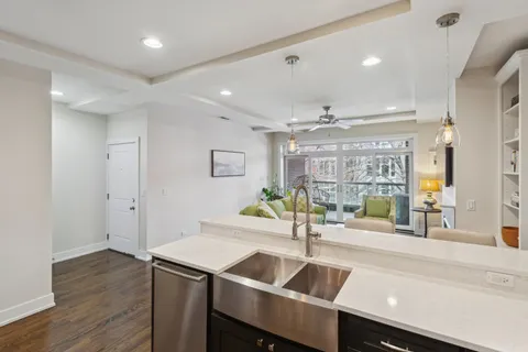 $615,000 | 1011 North Wolcott Avenue, Unit 2N, Chicago, IL 60622