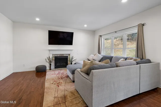 $3,600 | 2 Birch Court, North Greenbush, NY 12180