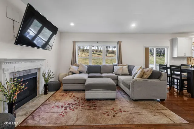 $3,600 | 2 Birch Court, North Greenbush, NY 12180