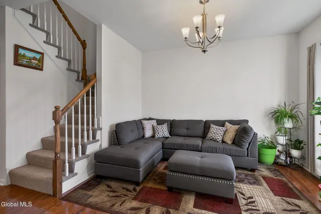 $3,600 | 2 Birch Court, North Greenbush, NY 12180