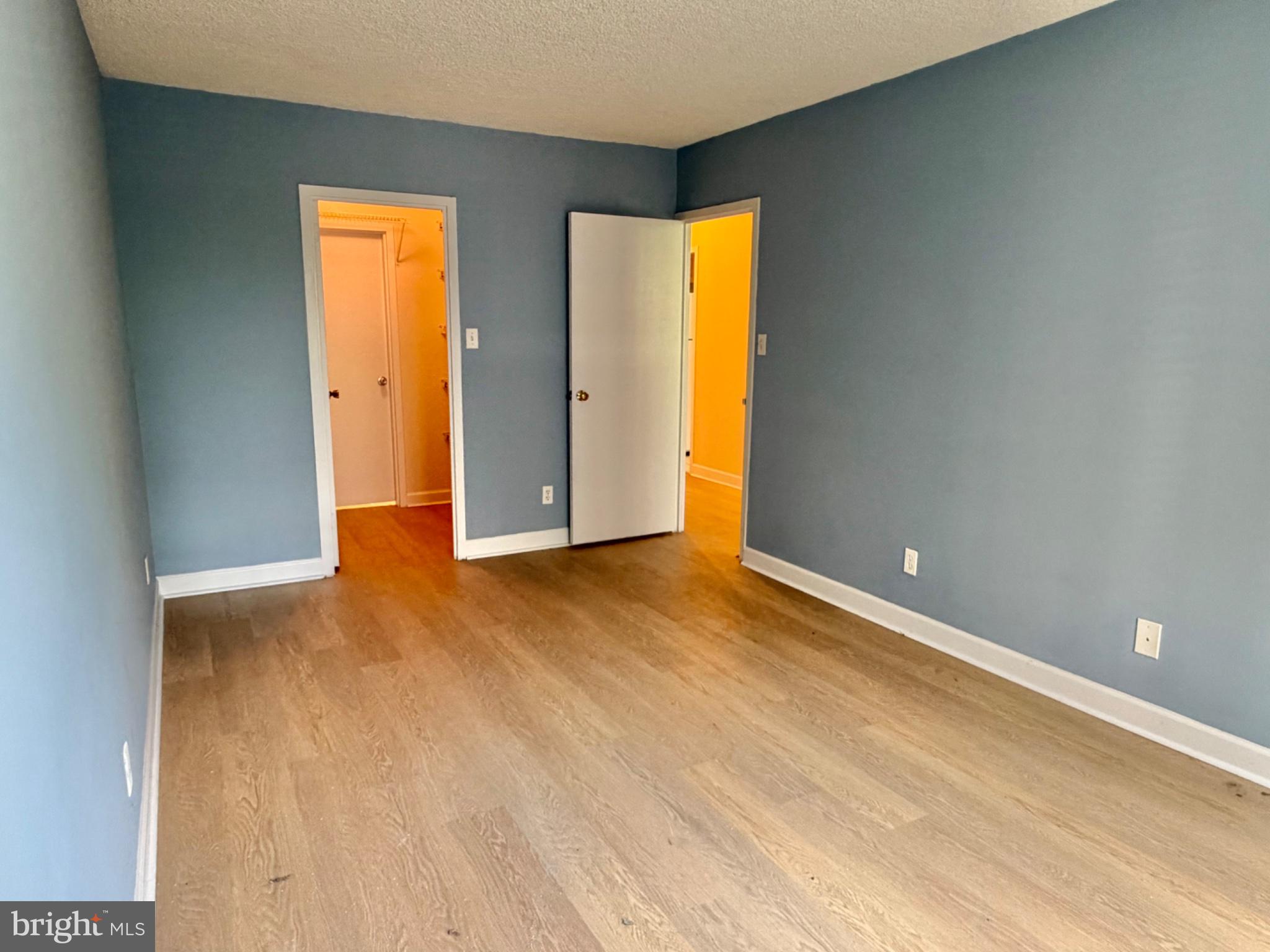 5225 Pooks Hill Road, Unit 303S Bethesda, MD 20814 - Photo 9 of 19 Spacious room with inviting hues.