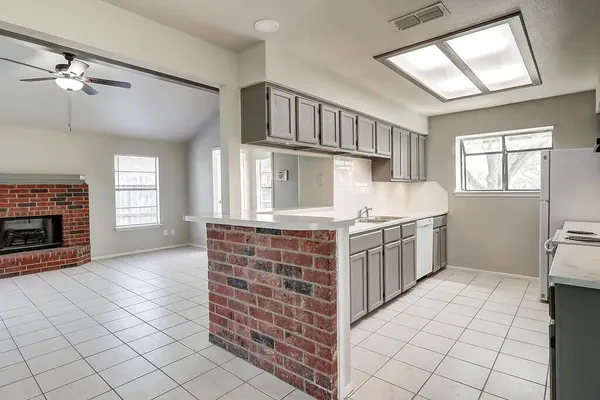 $1,895 | 929 St Timothy Street, Corpus Christi, TX 78418