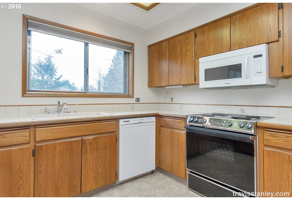9384 Southwest Washington Street Portland, OR 97225 - Photo 5 of 23 Gallery Image 5