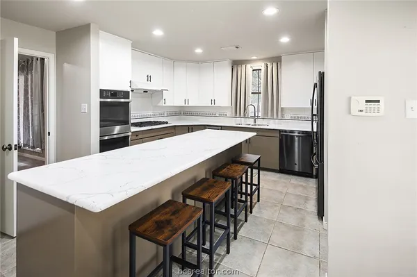 $485,000 | 2301 East Briargate Drive, Bryan, TX 77802