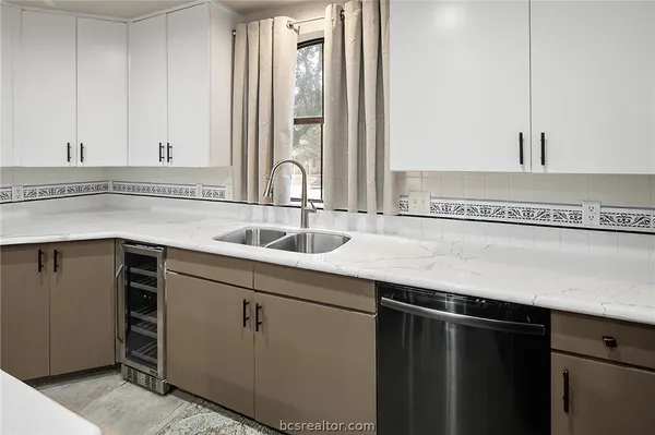 $485,000 | 2301 East Briargate Drive, Bryan, TX 77802