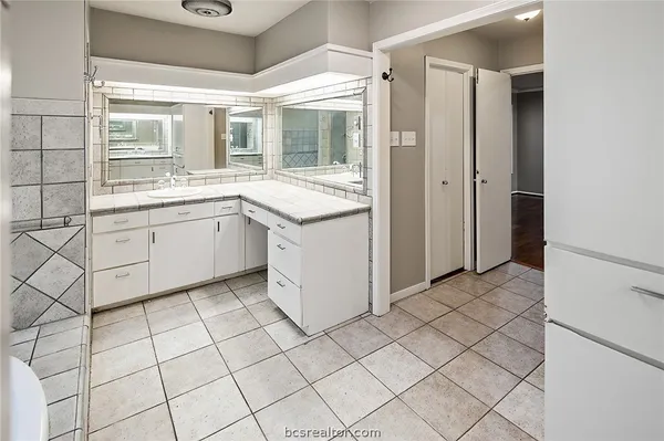 $485,000 | 2301 East Briargate Drive, Bryan, TX 77802