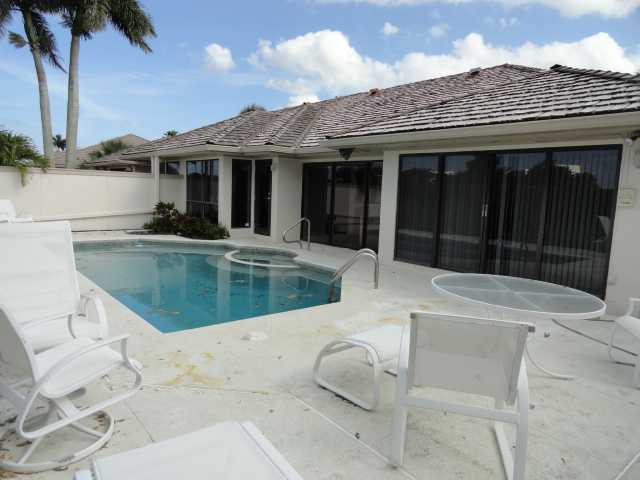 20442 Linksview Drive Boca Raton, FL 33434 - Photo 14 of 22 EXTERIOR BACK