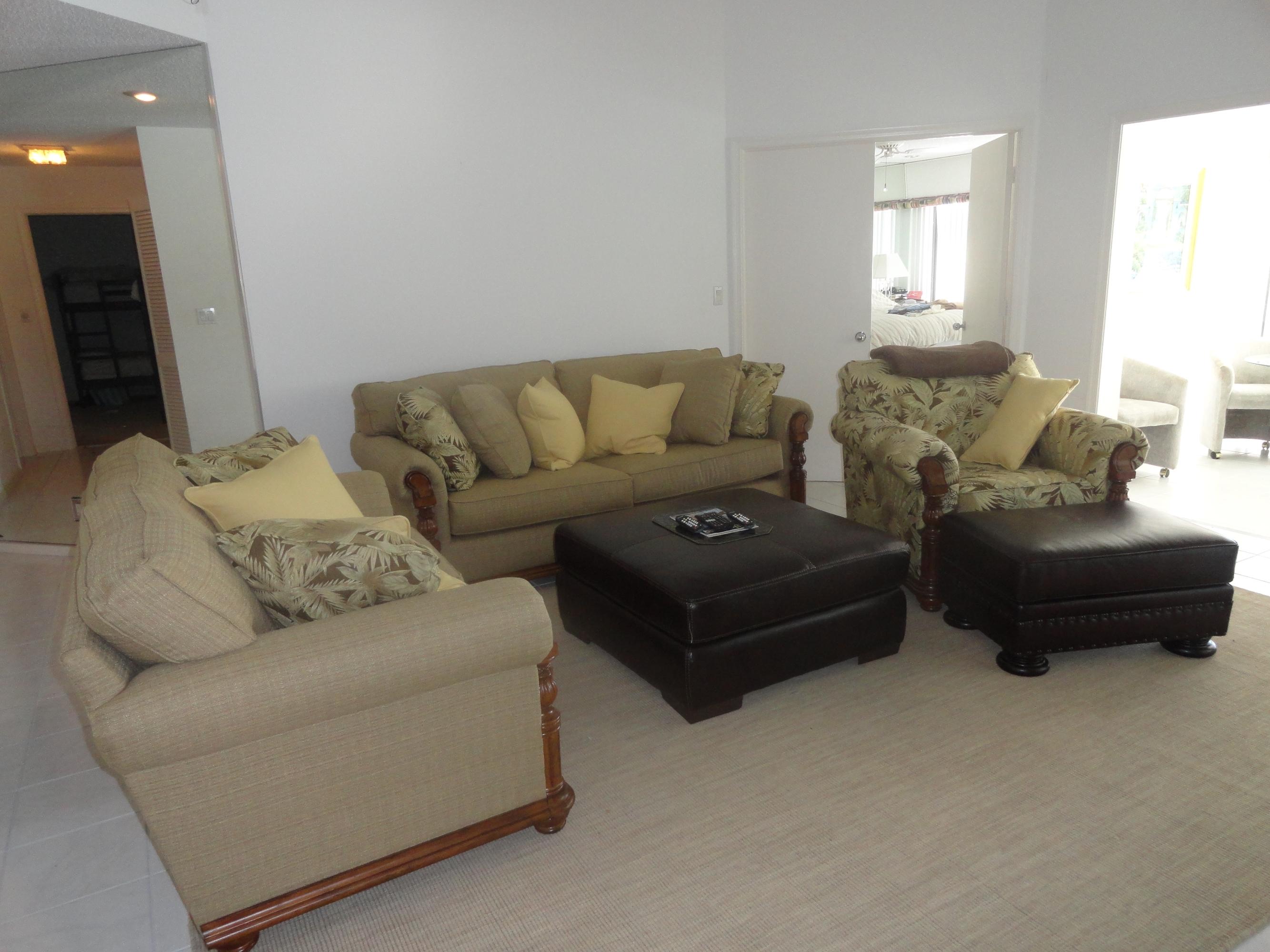 20442 Linksview Drive Boca Raton, FL 33434 - Photo 16 of 22 LIVING ROOM