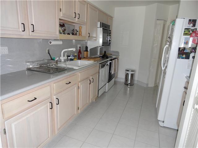 20442 Linksview Drive Boca Raton, FL 33434 - Photo 4 of 22 KITCHEN