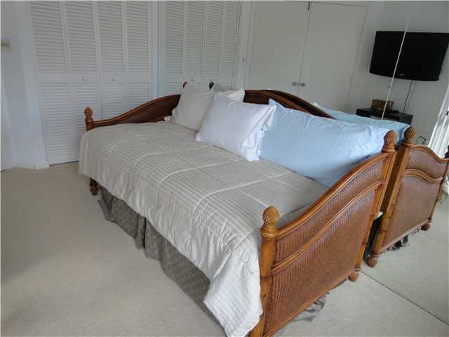 20442 Linksview Drive Boca Raton, FL 33434 - Photo 9 of 22 DEN