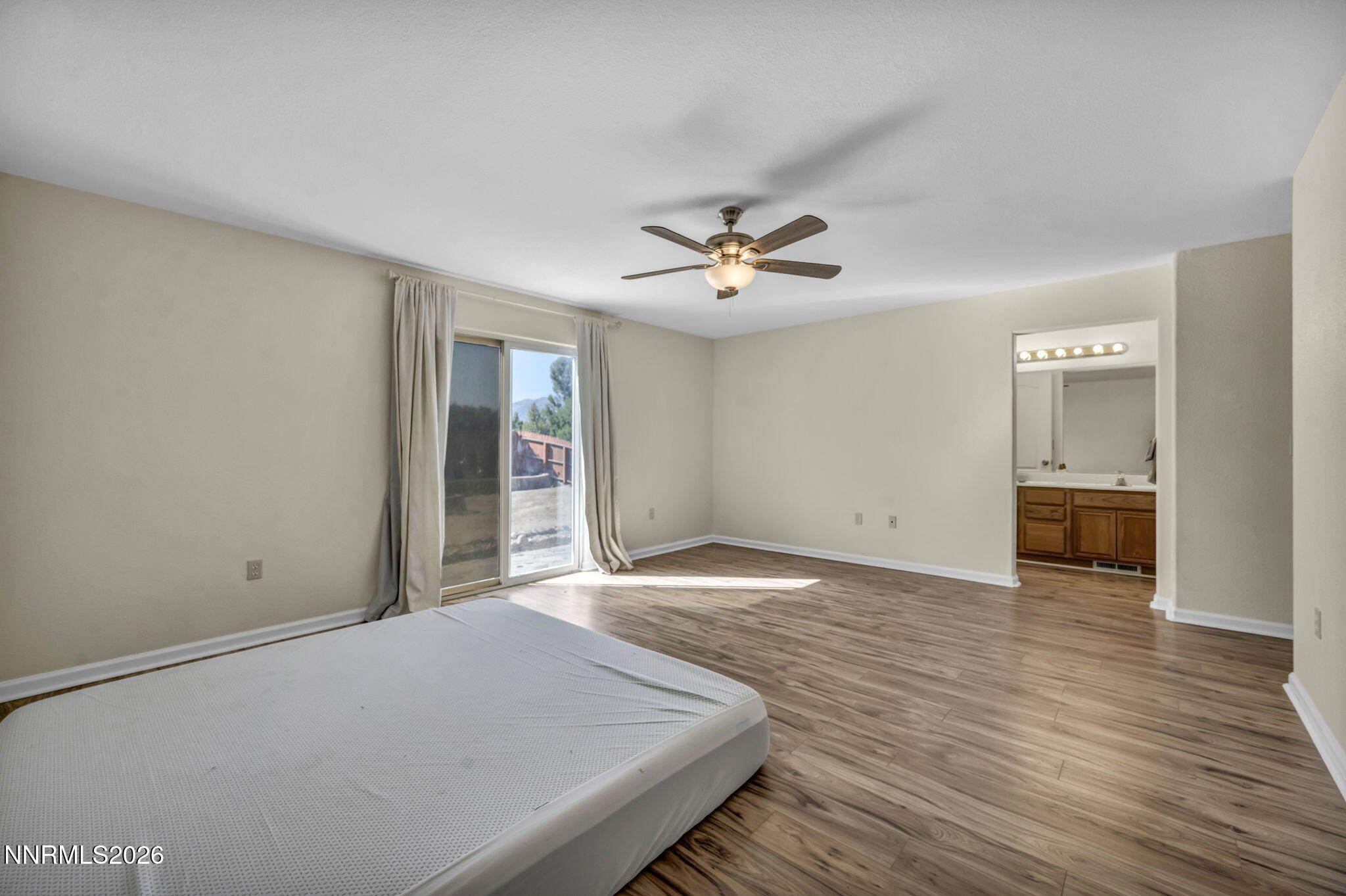 18124 Pasado Court Reno, NV 89508 - Photo 14 of 26 33-web-or-mls-18124-pasado-ct