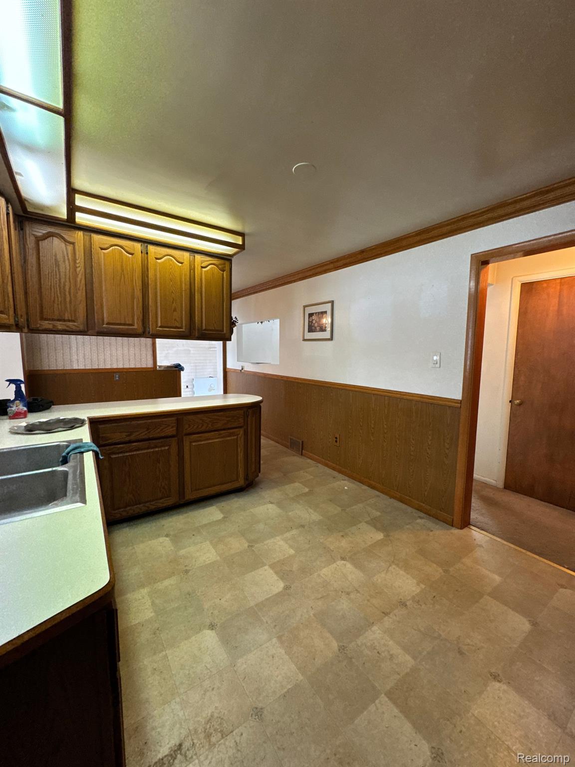 22182 Berg Road Southfield, MI 48033 - Photo 14 of 27 Gallery Image 14