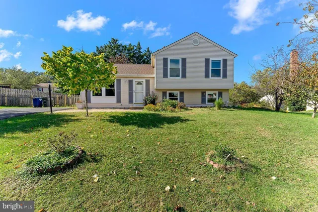 $3,400 | 223 Laura Anne Court, Sterling, VA 20164