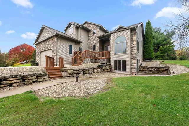 $479,000 | W8784 Eagle Road, Beaver Dam, WI 53916