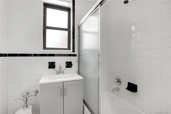 $2,395 | 254 Martine Avenue, Unit 6A, White Plains, NY 10601