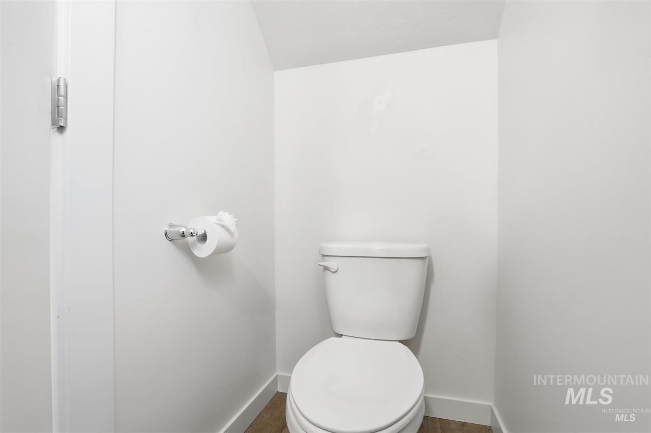449 West Winnipeg Street Meridian, ID 83642 - Photo 23 of 49 Bathroom with toilet and baseboards
