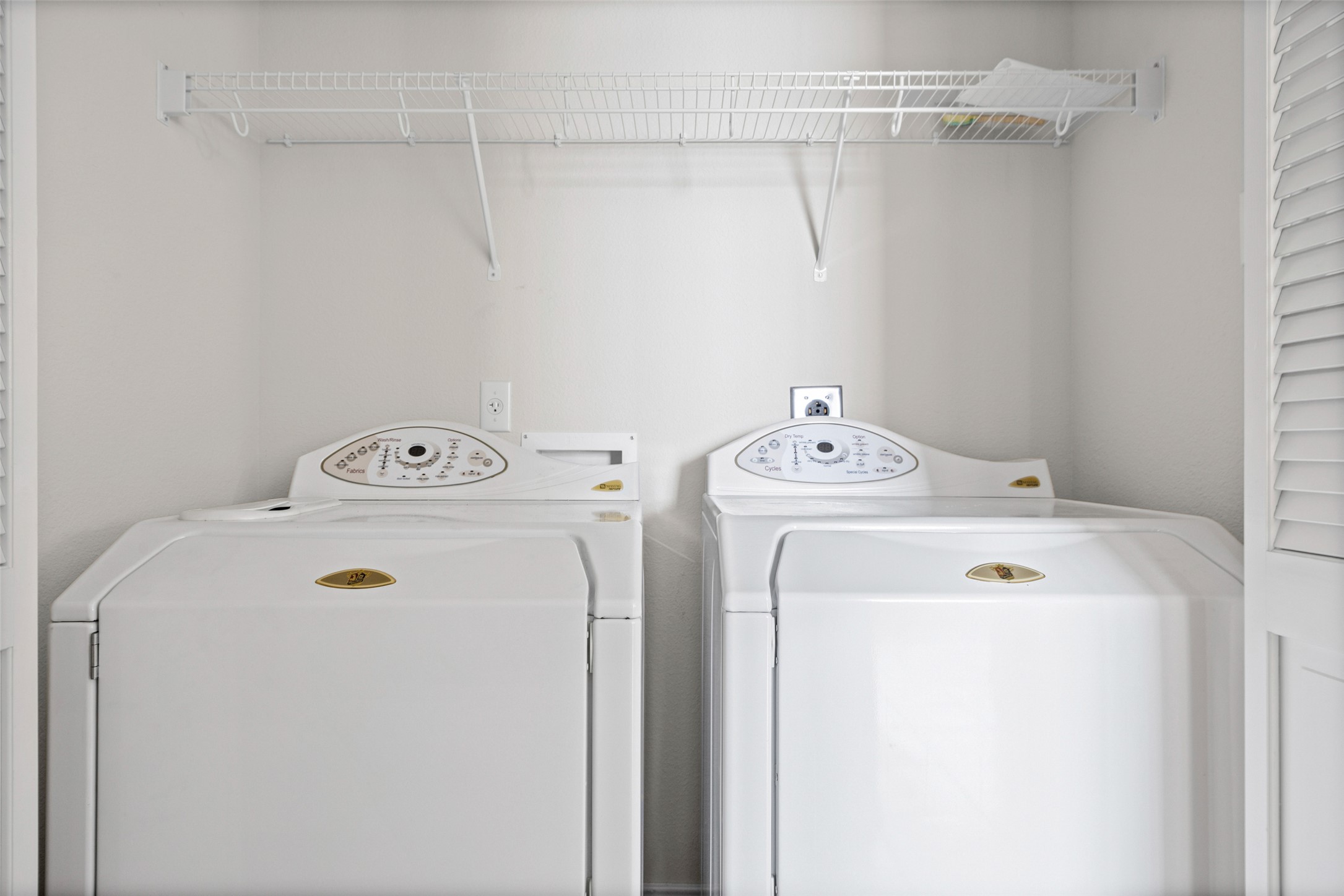 1900 Scofield Ridge Parkway, Unit 503 Austin, TX 78727 - Photo 11 of 26 a utility room with dryer and washer